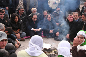 Kürt halkına yönelik devlet terörü sürüyor: 7'si Belediye Başkanı 23 BDP'li tutuklandı