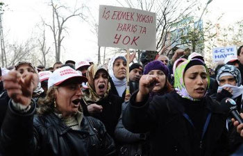 TEKEL işçisi, özelleştirmeye karşı mücadelesine devam ediyor 