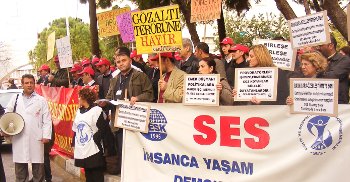 İÜ çalışanları eylemde!