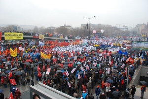 70 bin kişi Tek-el, tek yumruk!