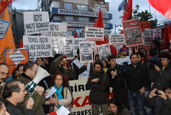 Direnişin 61. gününde TEKEL işçilerine destek sürüyor 