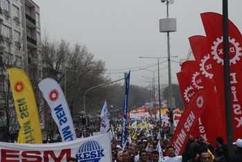 Ankara'da on binler 24 saatlik TEKEL nöbetindeydi