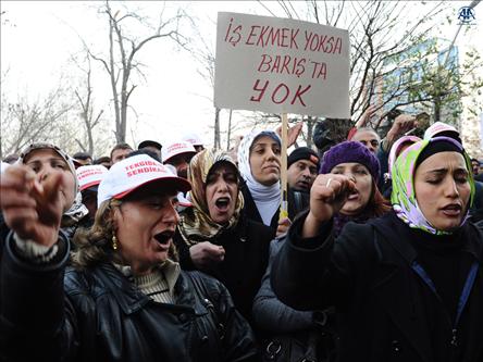 TEKEL işçileri Çalışma ve Sosyal ve Sosyal Güvenlik Bakanlığı önünde eylem yaptı