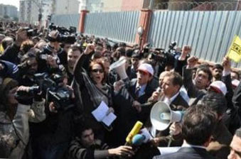 4/C'ye karşı çıkan liseliler okuldan atıldı!