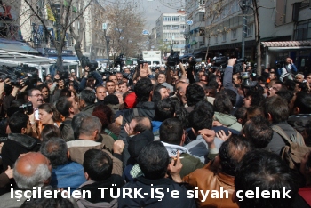 TEKEL işçileri TÜRK-İŞ'e siyah çelenk bıraktı -18.30