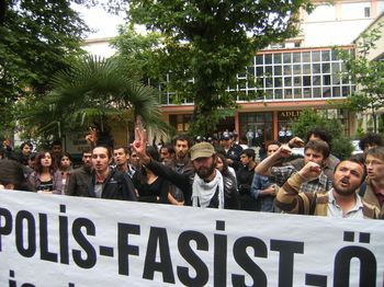Marmara Üniversitesi öğrencileri "Polis, ÖGB işbirliğine son" dedi