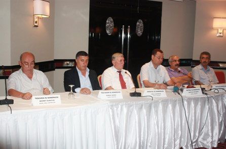 Türk-İş'e bağlı 12 sendika anayasa referandumunda hayır diyecek. 