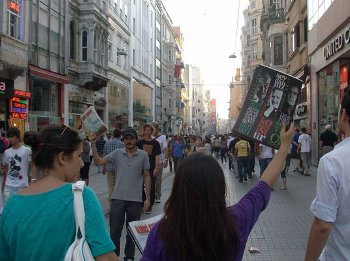 İstiklal Caddesi'nde ilerici gençliğin sesi yankılandı