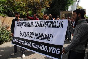 Ankara Üniversitesi'nde öğrencilere verilen cezalar protesto edildi