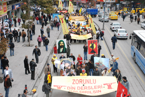 Asimilasyona son! Zorunlu din dersi kaldırılsın!