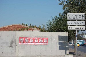 İlerici Gençler Kadıköy'de 6 Kasım afişlemesi yaptı