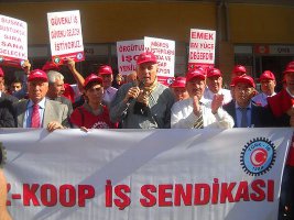 Adana Migros'ta hakkını arayan işçi işten atıldı