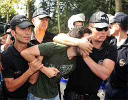 Başbakanı protesto eden 18 İTÜ'lüye hapis cezası 