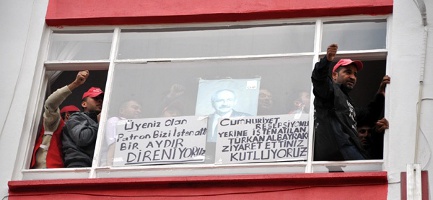 Mersin Akdeniz Çivi işçileri CHP binasını işgal etti