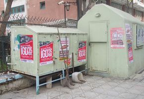 Ankara sokaklarında 35. yıl afişlemesi