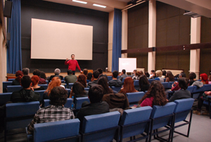 İlef öğrencileri "Göçmenler ve Mülteciler" konulu söyleşi gerçekleştirdi