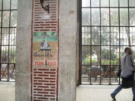 İstanbul Üniversitesi'nde 1 Mayıs afişlemesi yapıldı