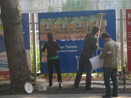 İzmir'de ilerici gençlere gözaltı terörü!