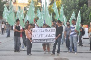 GENÇ-SEN'in kapatılma kararı İzmir'de de protesto edildi