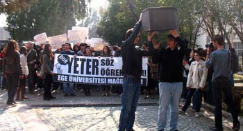 Ege Üniversitesi öğrencileri haykırdı: "Bologna'yı istemiyoruz!"