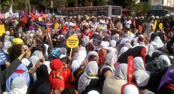 Mersin'de 8  Mart kutlamasında polis şiddeti  