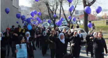 KESK'li kadınlardan tutuklu kadınlara balonlu destek eylemi!