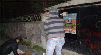 Ankara sokaklarında 1 Mayıs afişlemesi devam ediyor