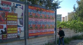 İzmir'de afiş çalışmaları devam ediyor