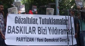 Özgür Gelecek'e yönelik baskınlar Ankara'da protesto edildi