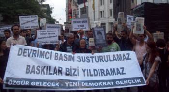 Özgür Gelecek'e yönelik operasyonlar İstanbul'da protesto edildi