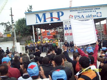 Mersin işçisi limana sendika sokmakta kararlı