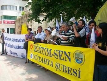 KESK'e yapılan baskın ve gözaltılar Kütahya'da da protesto edildi