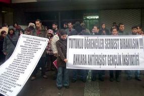 Tutuklu öğrenciler serbest bırakılsın!