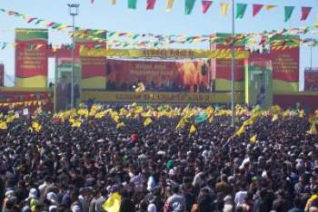 Newroz Diyarbakır'da büyük bir coşkuyla kutlandı