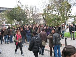 Gözaltılar, tutuklamalar, baskılar bizi yıldıramaz!