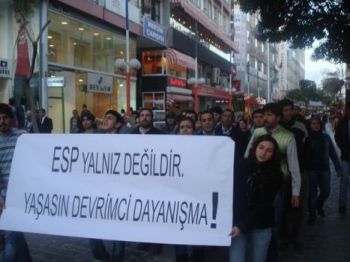 Devrimci kurumlara yapılan operasyonlara bir tepki de Mersin'den