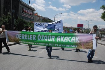 Çevreciler, derelerin yok edilmeye çalışılmasına karşı derelerin kardeşliği için Ankara'da buluştu
