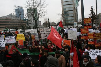 İsrail Konsolosluğu önünde protestolar durmuyor