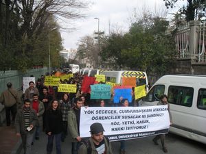 İstanbul Üniversitesi öğrencileri rektör seçimlerini protesto etti