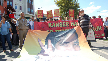 AKP önünde Zere için eylem yapıldı