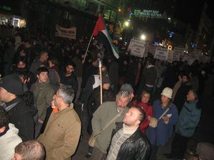 Kapitalizmin karanlığına karşı meşaleli yürüyüşler!