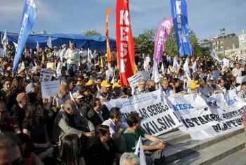 Gözaltılara karşı KESK İstanbul'da basın açıklaması yaptı