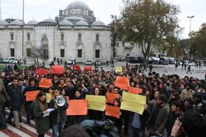 Asistan öğrenciler hakları için Beyazıt'taydı