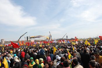 İstanbul haykırdı: Newroz Piroz Be!