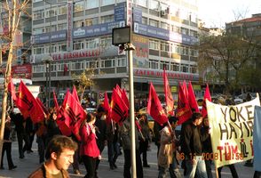 Ankara'da yüzlerce öğrenci YÖK'e karşı yürüdü