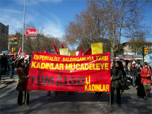 İzmir'de de Ayrı 8 Mart Mitingi