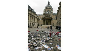 Paris'te öğrenciler Sorbonne Üniversitesi'ni işgal etti