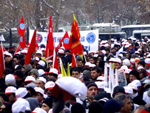 Tekel işçilerinin direnişi devam ediyor