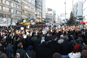 Binlerce güvercin haykırdı: Yaşasın halkların kardeşliği