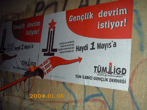 TÜM-İGD Afişleri Bergama Sokaklarında